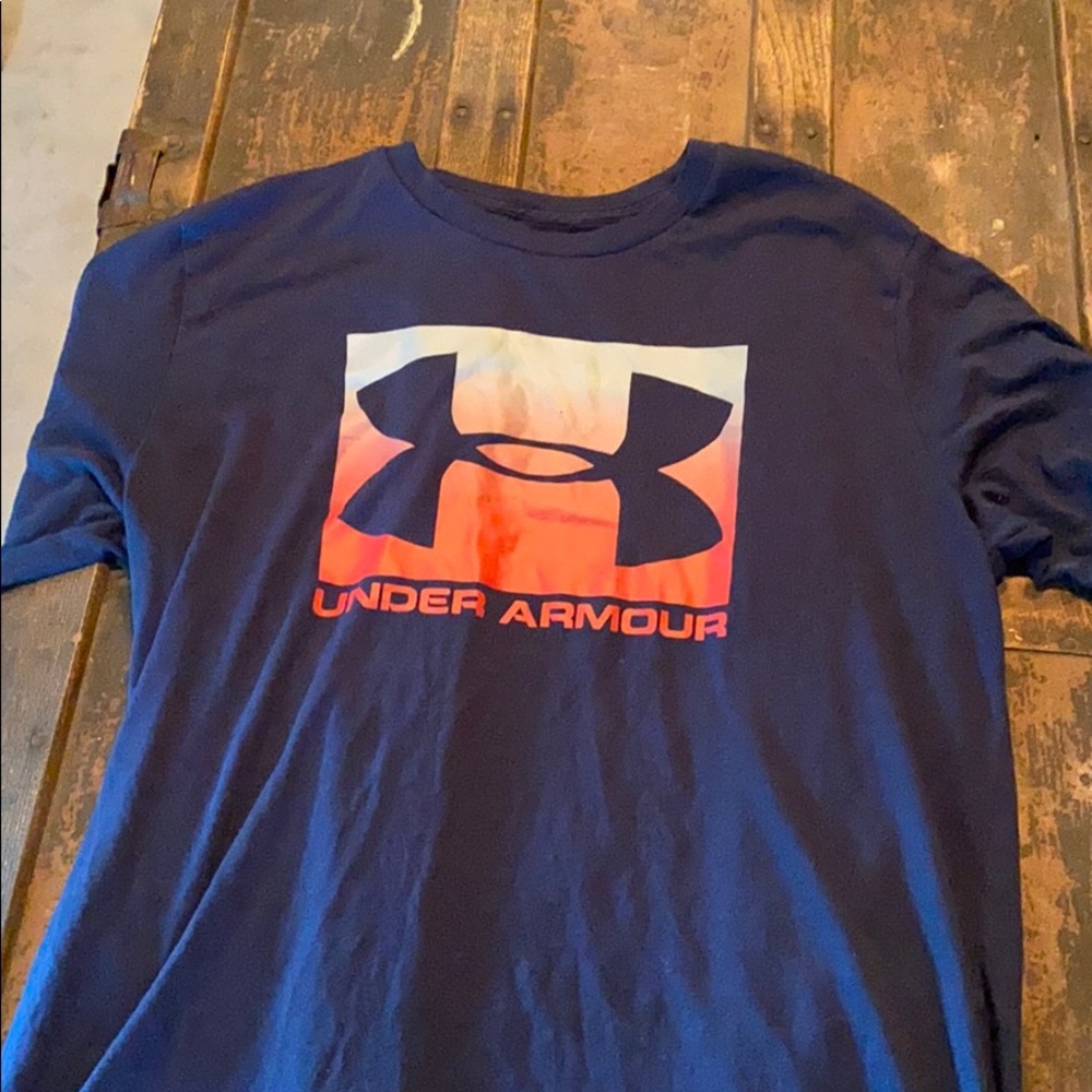 Men’s sm under armour T-shirt